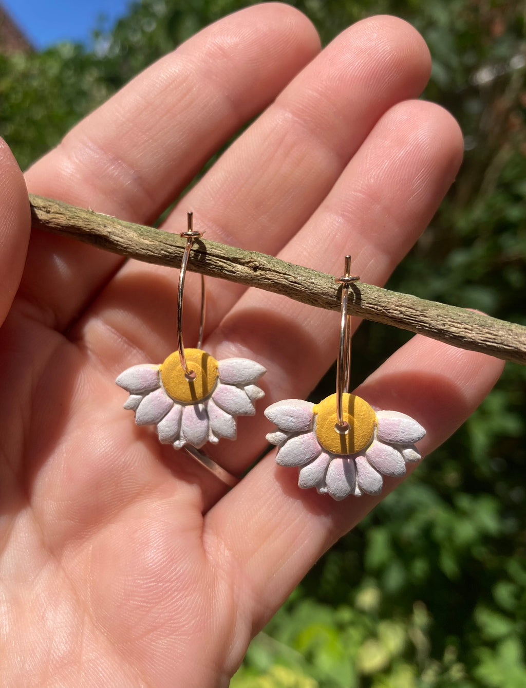 ‘Garden daisy’ hoops