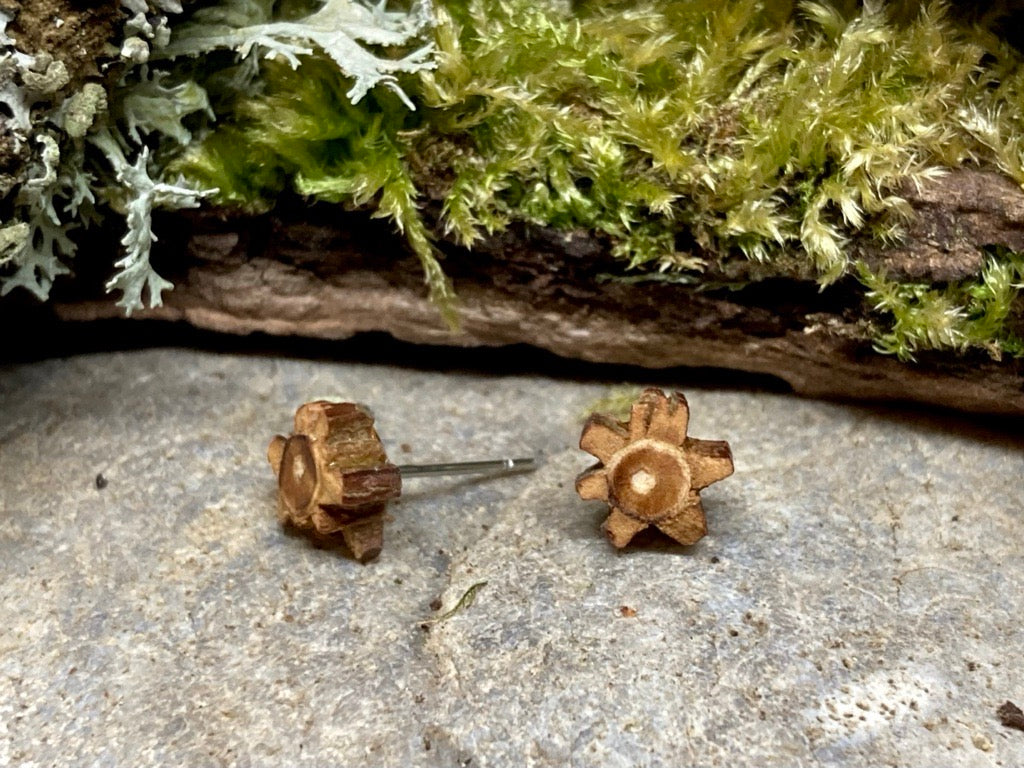 'Field Maple' stud earrings - tiny flowers