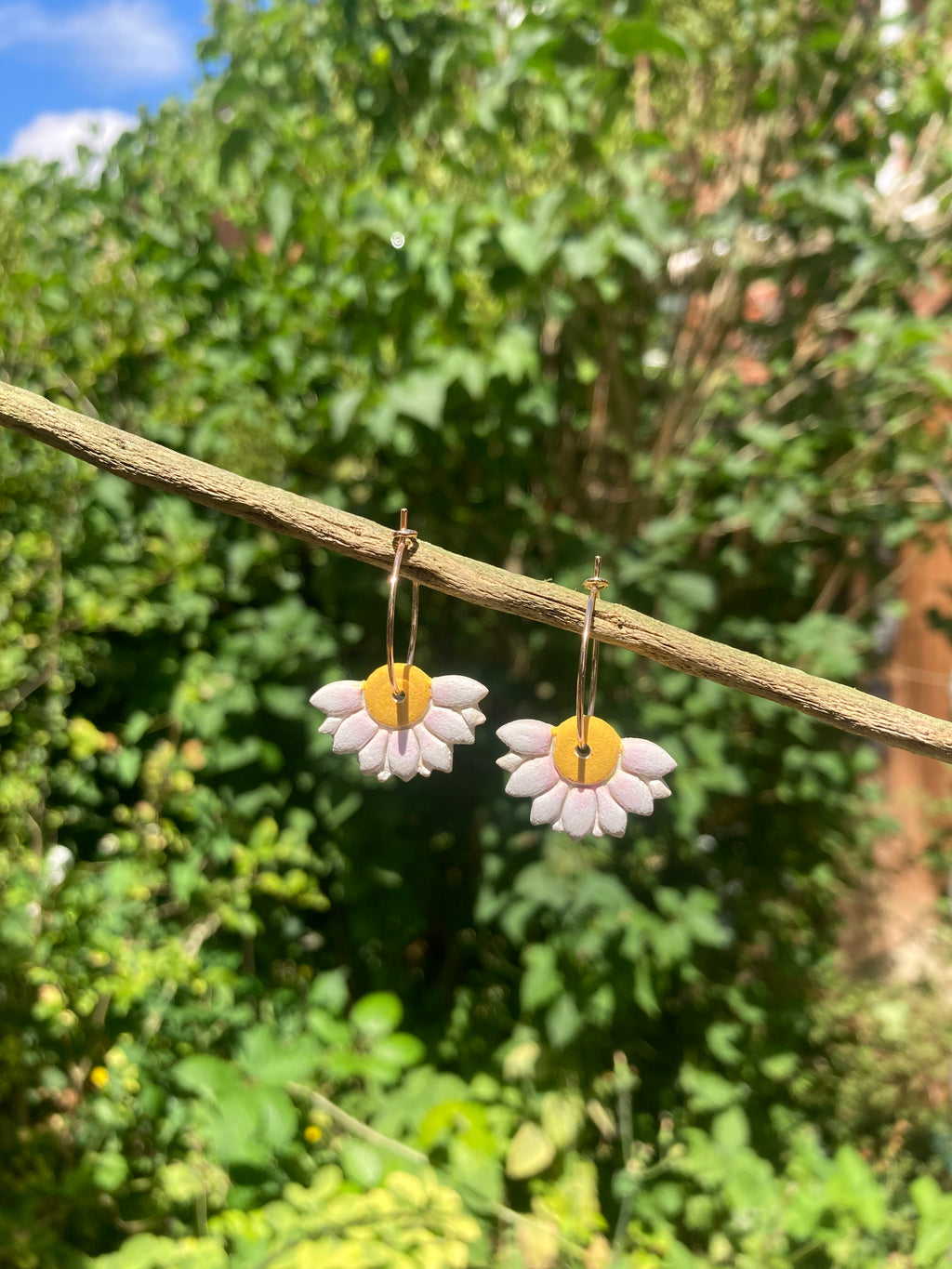 ‘Garden daisy’ hoops