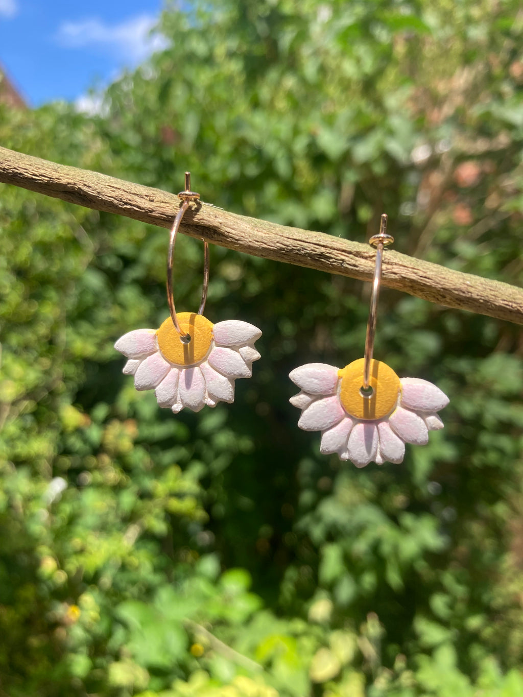 ‘Garden daisy’ hoops