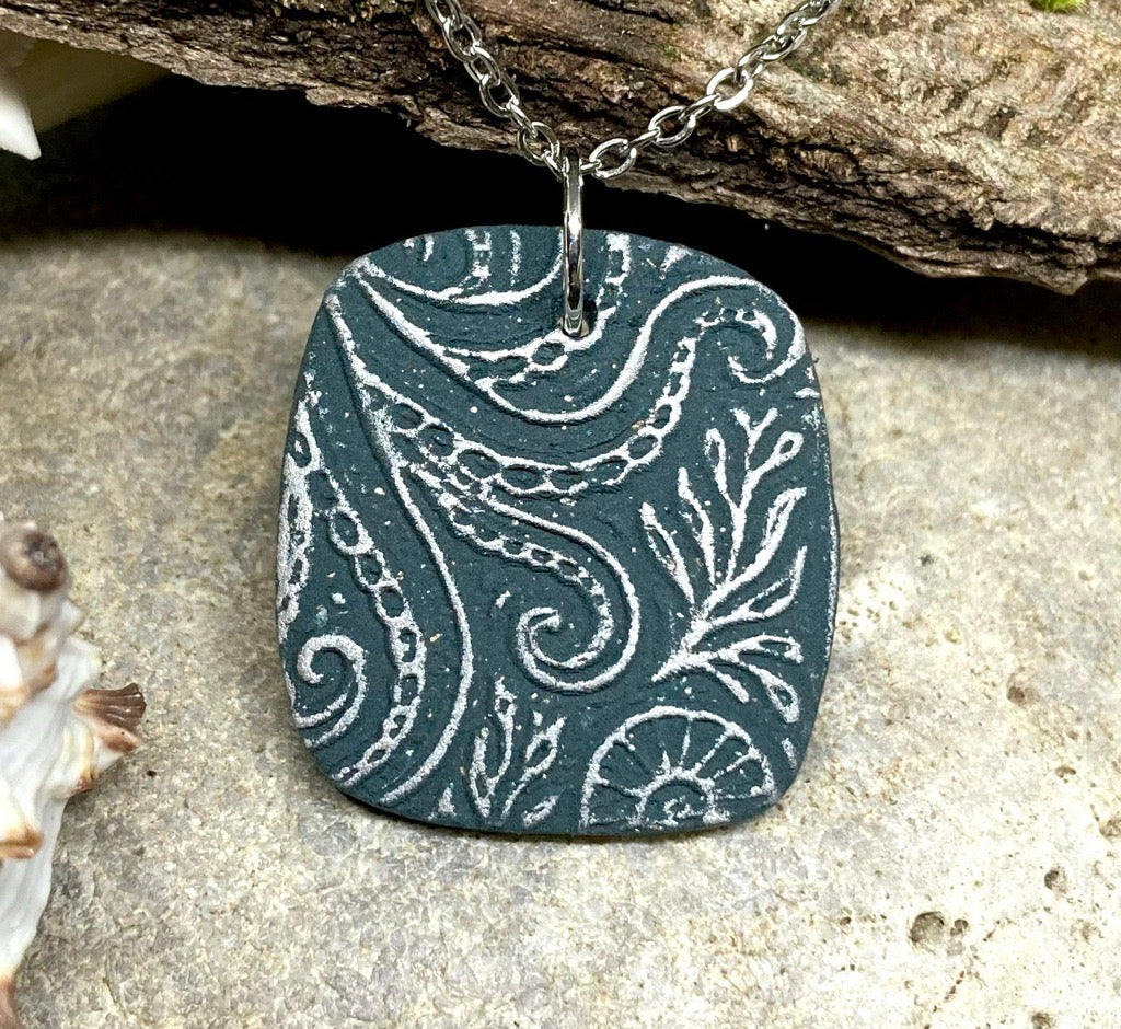 Octopus tile necklace - navy