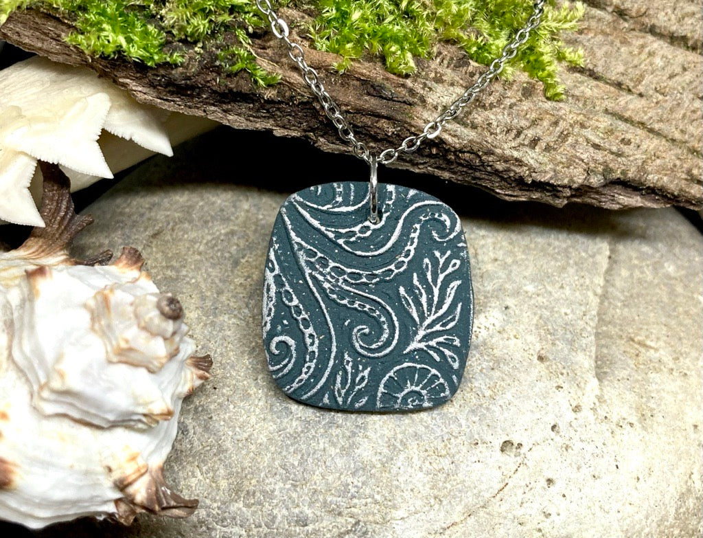 Octopus tile necklace - navy