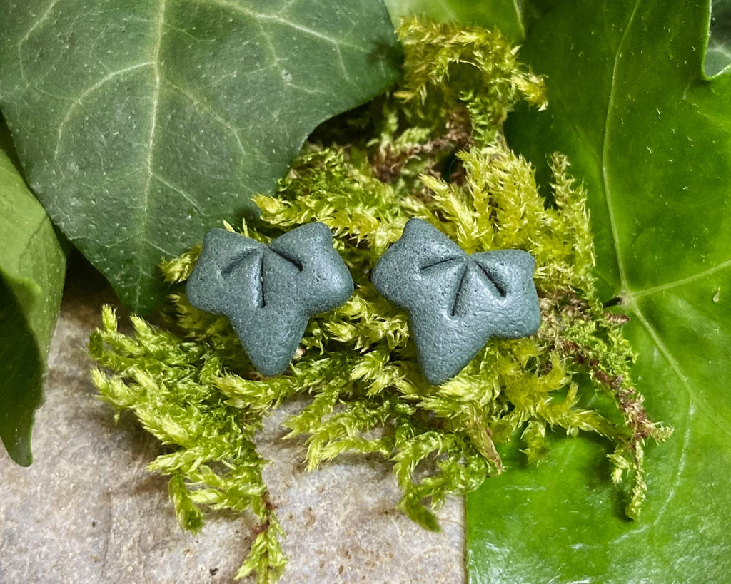 'Tiny ivy' stud earrings - dark peacock green