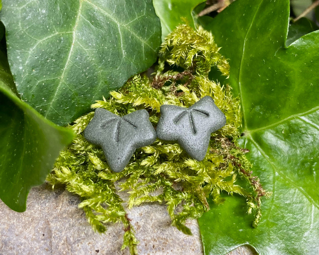 'Tiny ivy' stud earrings - deep khaki
